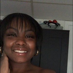 Meet your Posher, Adrianna